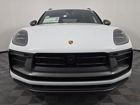 Certified 2025 Porsche Macan Turbo image 10