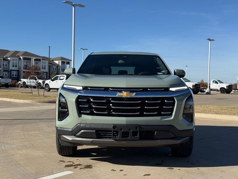 Used 2025 Chevrolet Equinox LT image 2