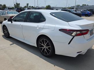 Used 2021 Toyota Camry SE FWD video 3