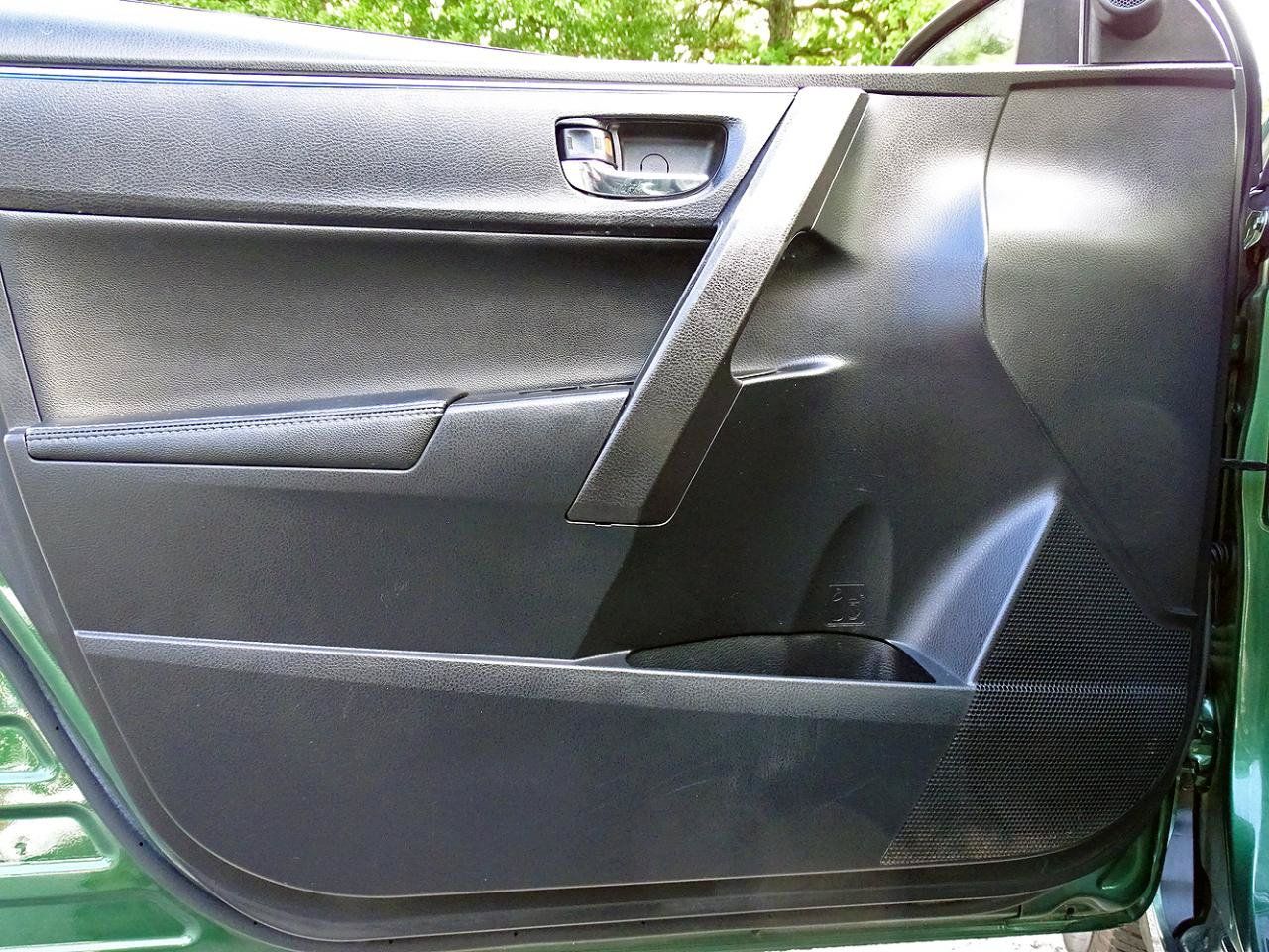 Used 2015 Toyota Corolla LE Premium FWD image 29