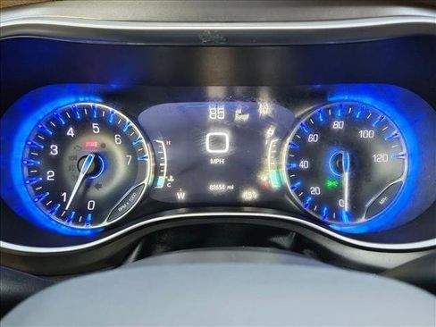 Used 2018 Chrysler Pacifica Limited w/ Tire & Wheel Group image 11