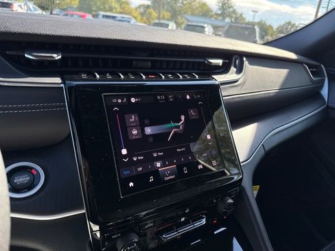 New 2025 Jeep Grand Cherokee Altitude image 29