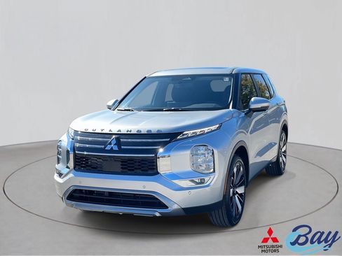 New 2026 Mitsubishi Outlander SE FWD image 1