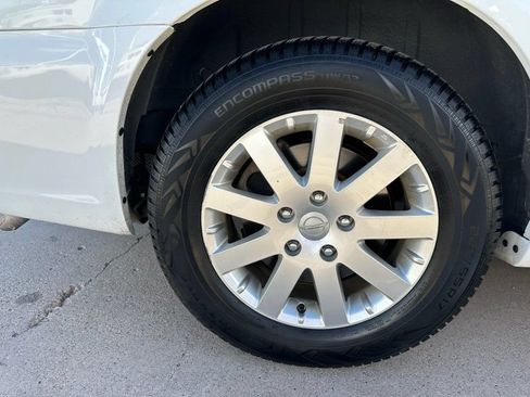 Used 2016 Chrysler Town & Country Touring FWD image 9