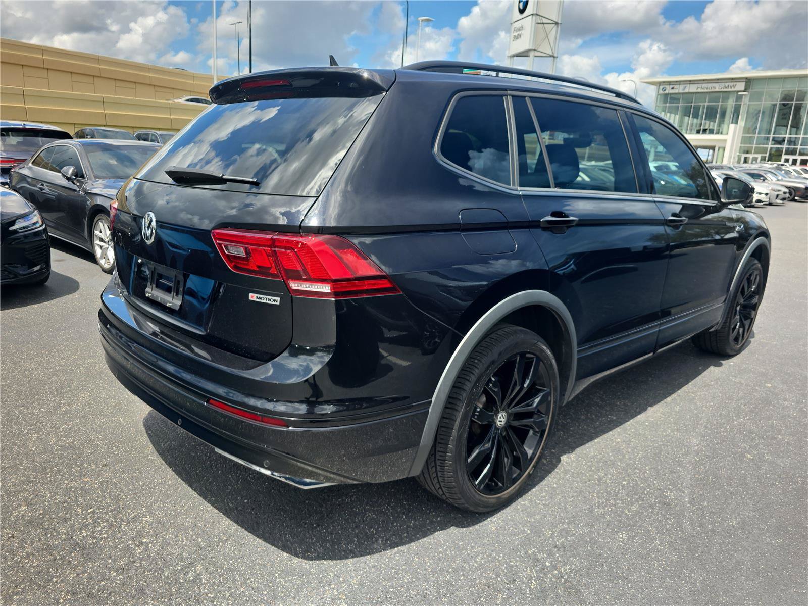 Used 2020 Volkswagen Tiguan SE R-Line AWD/4WD image 4