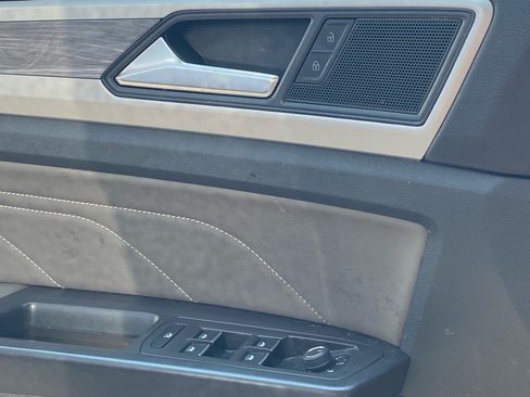 Certified 2023 Volkswagen Atlas Cross Sport SE w/ Panoramic Sunroof Package AWD/4WD image 12