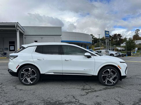 New 2026 Chevrolet Equinox EV LT image 2