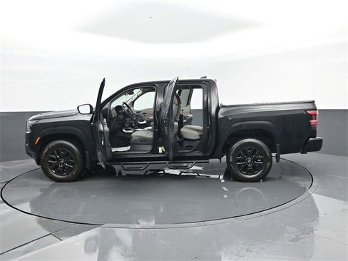 Used 2022 Nissan Frontier SV w/ Technology Package image 28