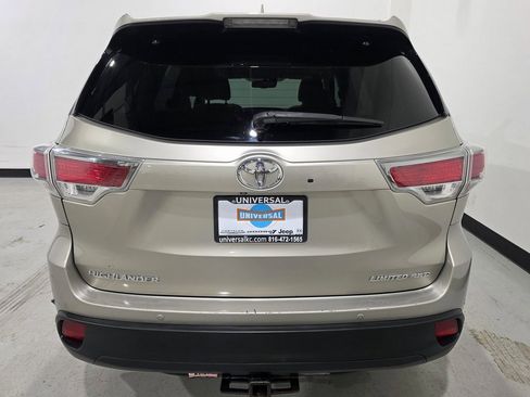 Used 2015 Toyota Highlander Limited w/ Driver Technology Package image 28