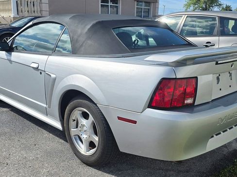 Used 2003 Ford Mustang Convertible image 2