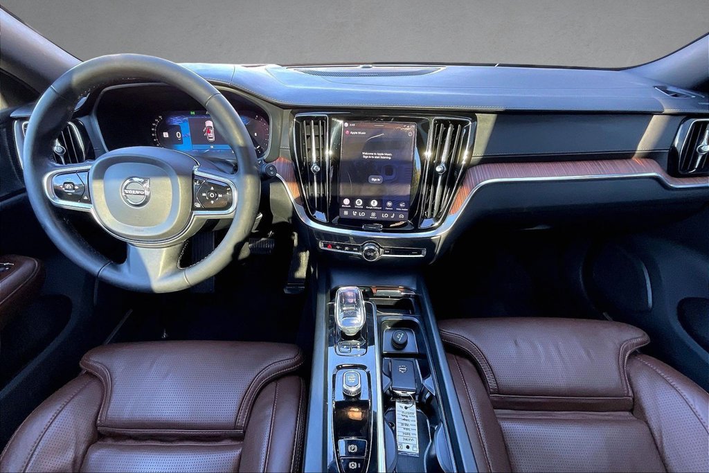 Used 2024 Volvo V60 B5 Cross Country Ultimate w/ Protection Package Premier AWD/4WD image 8