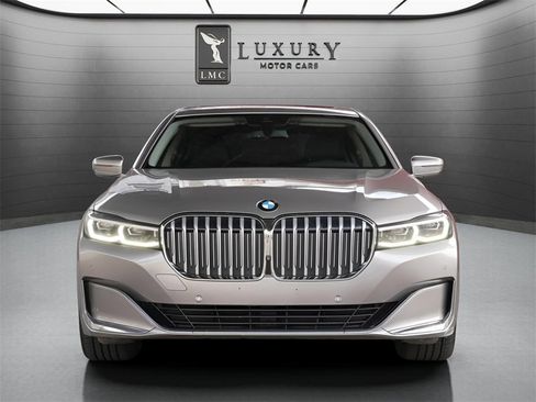 Used 2020 BMW 740i xDrive 740i xDrive image 9