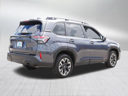 Used 2025 Subaru Forester Premium AWD/4WD image 7