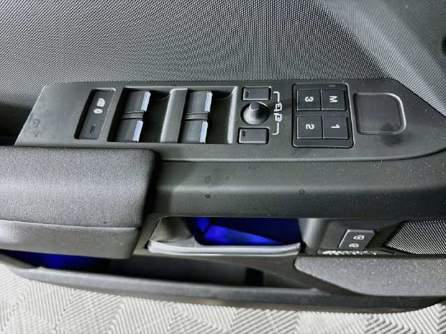 New 2026 Land Rover Defender 110 X-Dynamic SE AWD/4WD image 19