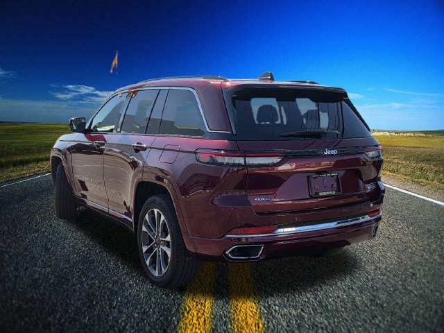 Used 2023 Jeep Grand Cherokee Overland AWD/4WD image 2