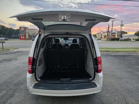 Used 2010 Chrysler Town & Country Touring Plus image 20