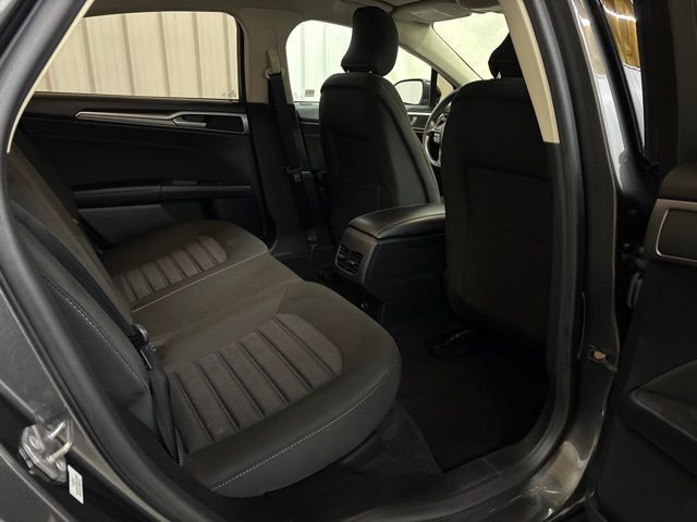 Used 2019 Ford Fusion SE FWD image 12