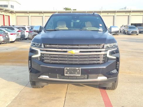 Used 2024 Chevrolet Suburban Premier w/ Premium Package RWD image 23