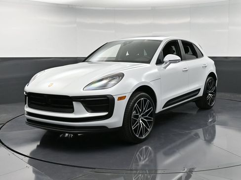 Certified 2026 Porsche Macan AWD/4WD image 1