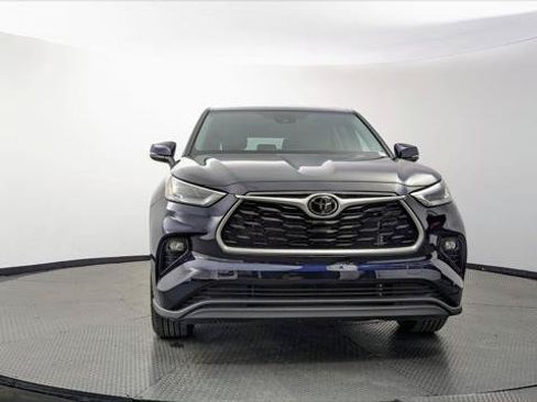 Used 2023 Toyota Highlander LE FWD image 12