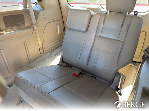 Used 2013 Chrysler Town & Country Touring-L w/ Driver Convenience Group FWD image 27