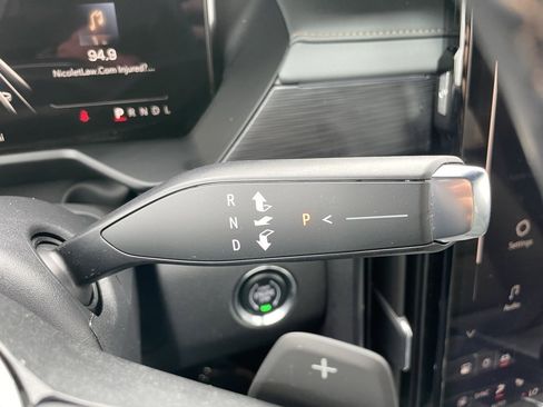 Used 2025 GMC Acadia AT4 w/ Luxury Package image 14