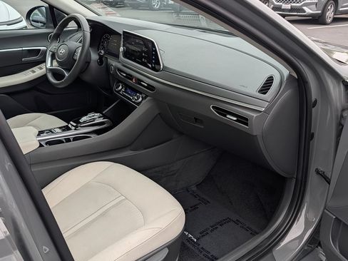 Certified 2023 Hyundai Sonata SEL w/ Convenience Package FWD image 10