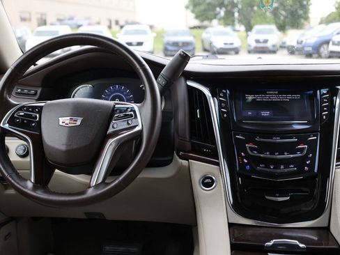Used 2016 Cadillac Escalade ESV Premium AWD/4WD image 25
