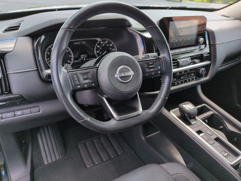 Used 2022 Nissan Pathfinder SV FWD image 16