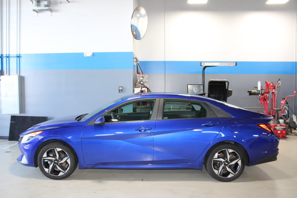 Used 2023 Hyundai Elantra SEL w/ Convenience Package FWD image 9