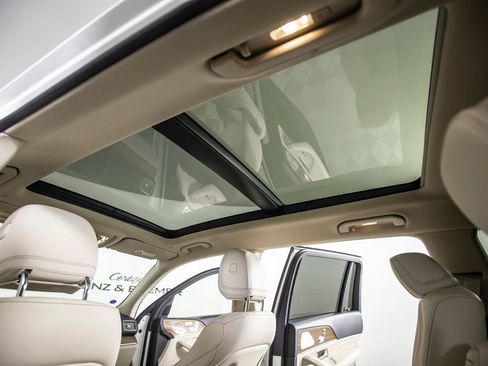 Used 2024 Mercedes-Benz GLS 450 4MATIC image 30