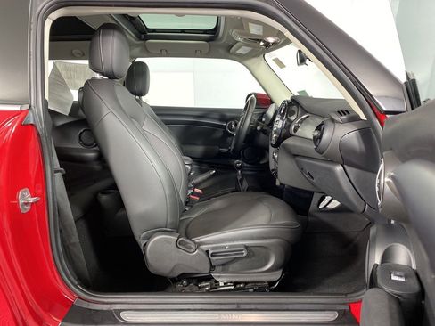 Certified 2022 MINI Cooper 2-Door Hardtop image 29