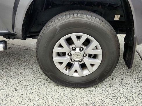 Used 2019 Toyota Tacoma SR5 AWD/4WD image 9