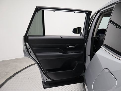 Certified 2025 Toyota Grand Highlander AWD image 21