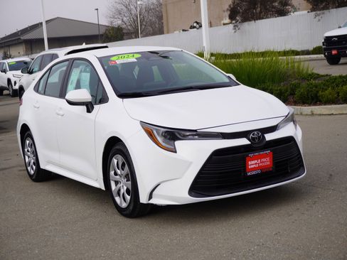 Used 2024 Toyota Corolla LE image 1