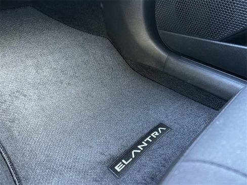 Used 2025 Hyundai Elantra Sport image 31