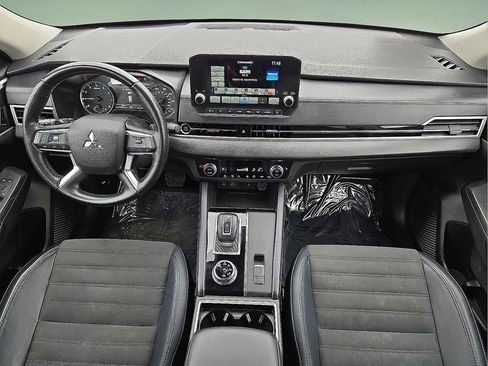 Used 2024 Mitsubishi Outlander SE image 17