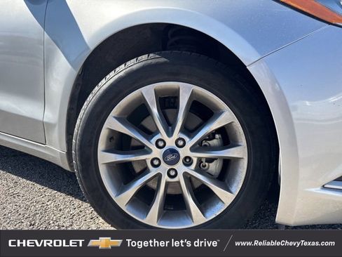 Used 2017 Ford Fusion SE w/ Fusion SE Technology Package image 29