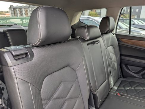 Used 2024 Volkswagen Atlas SE image 18