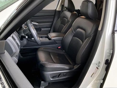 Used 2024 Nissan Pathfinder SL w/ Lighting Package (N92) image 18