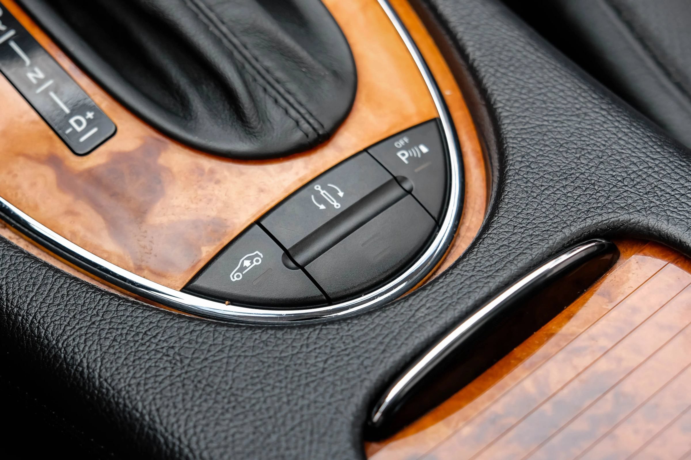 Used 2009 Mercedes-Benz E 550 Sedan image 28