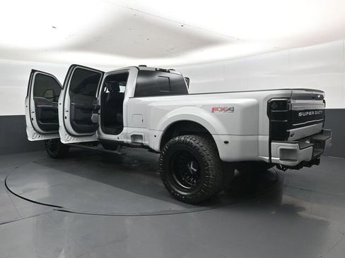 Used 2025 Ford F350 Platinum w/ FX4 Off-Road Package image 47