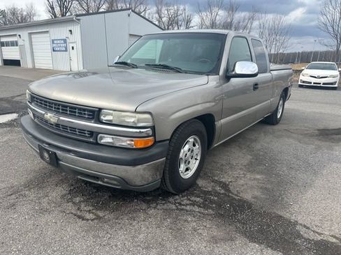 Used 2001 Chevrolet Silverado 1500 LS w/ Firm Ride Suspension Pkg image 1