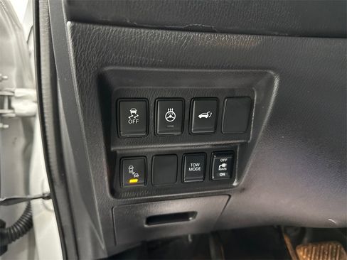 Used 2020 Nissan Pathfinder Platinum image 37