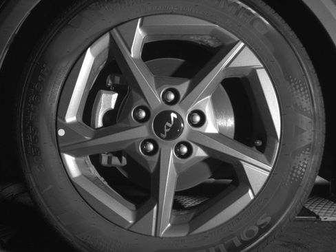 Used 2025 Kia K4 LXS image 12