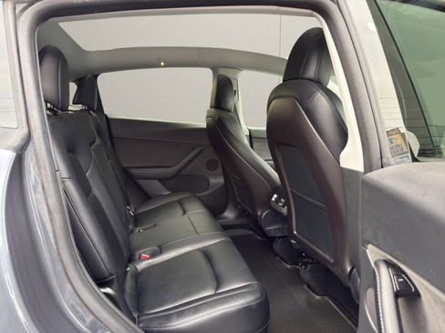 Used 2020 Tesla Model Y Long Range image 12