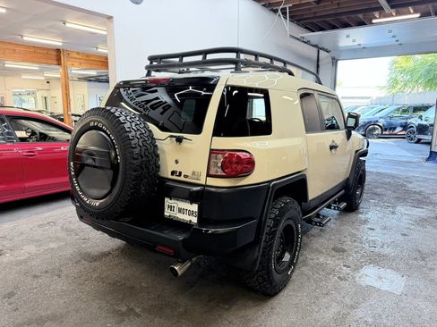 Used 2010 Toyota FJ Cruiser 4WD image 3