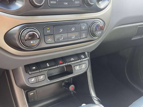Used 2017 Chevrolet Colorado Z71 AWD/4WD image 25