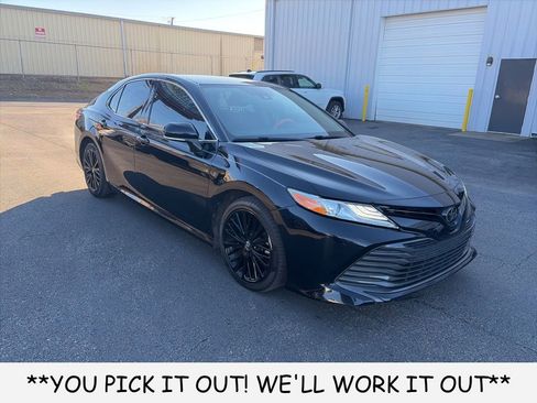 Used 2019 Toyota Camry SE image 1