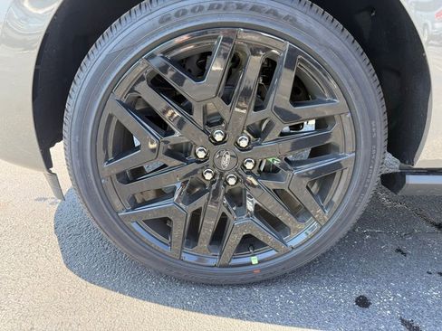New 2026 Ford Expedition Platinum w/ Stealth Performance Package AWD/4WD image 9